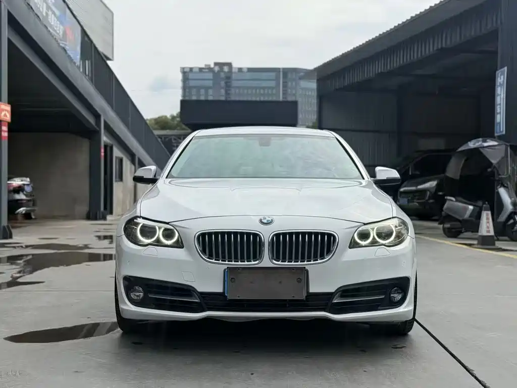 BMW 5 Series 2015 — фото 2