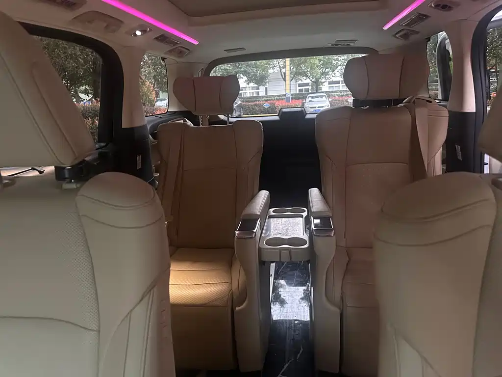 Toyota Alphard 2022 — фото 8