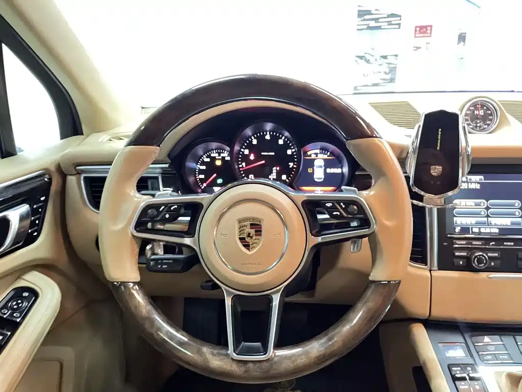 Porsche Macan 2016 — фото 11