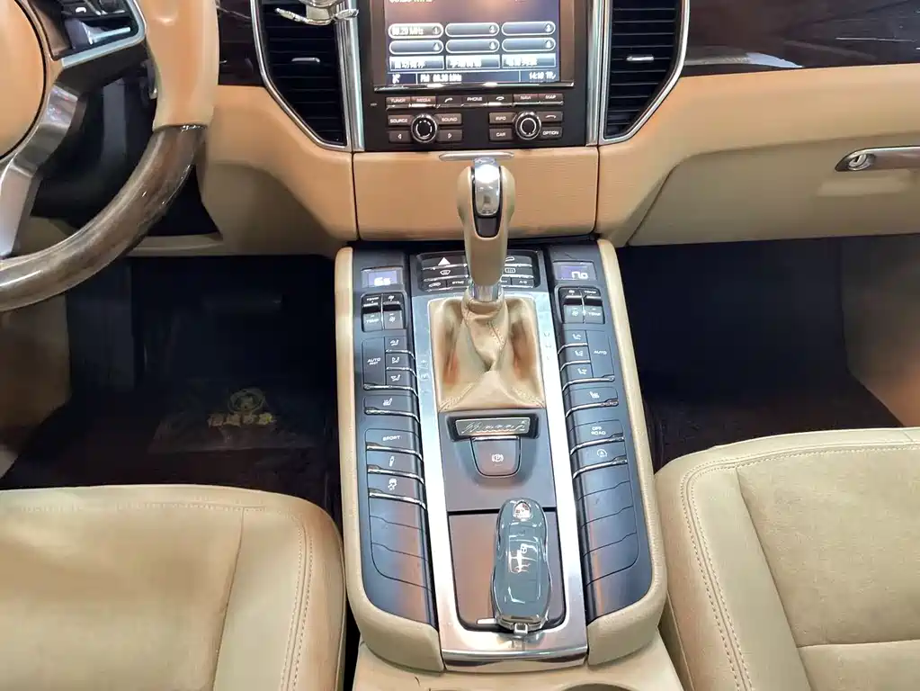 Porsche Macan 2016 — фото 12