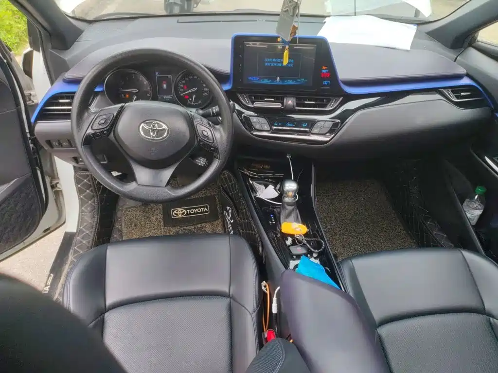 Toyota C-HR 2020 — фото 13