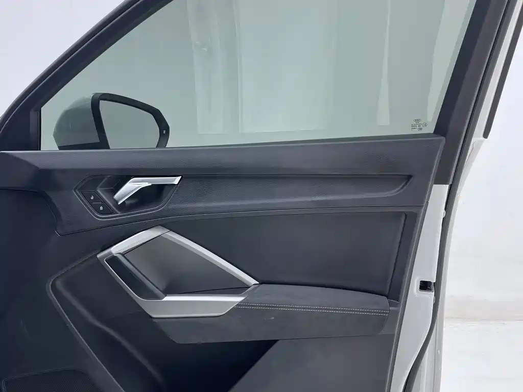 Audi Q3 2023 — фото 18