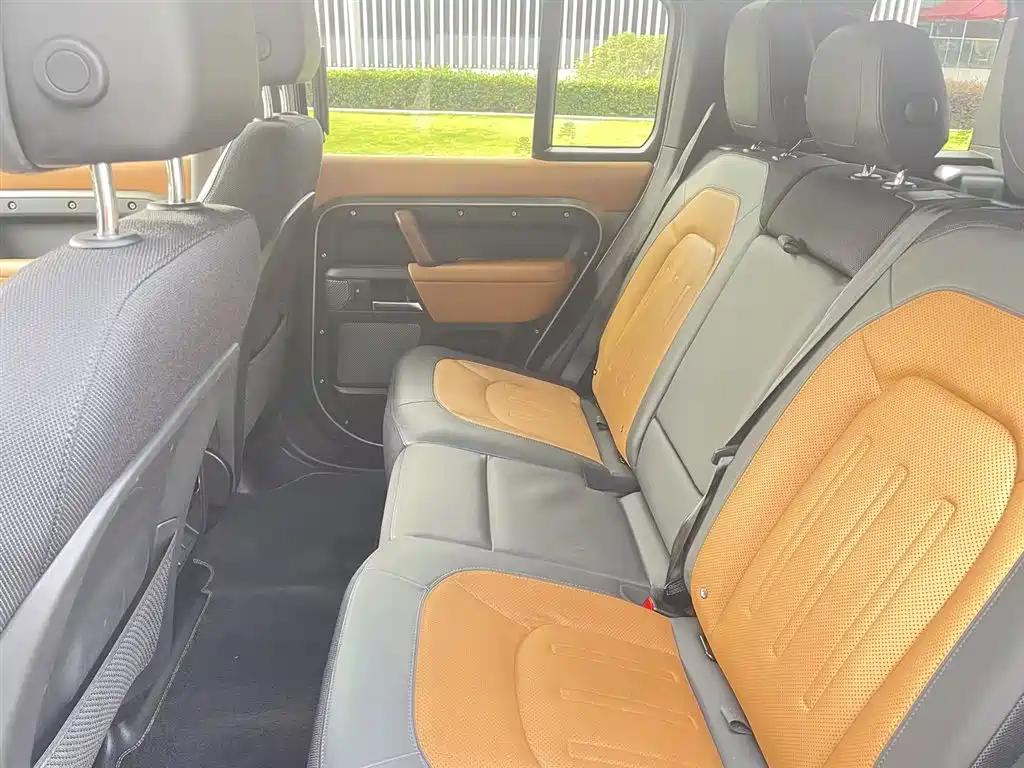 Land Rover Defender 2024 — фото 15