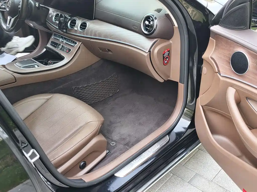 Mercedes-Benz E-Class 2020 — фото 14