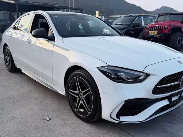 Mercedes-Benz C-Class 2025