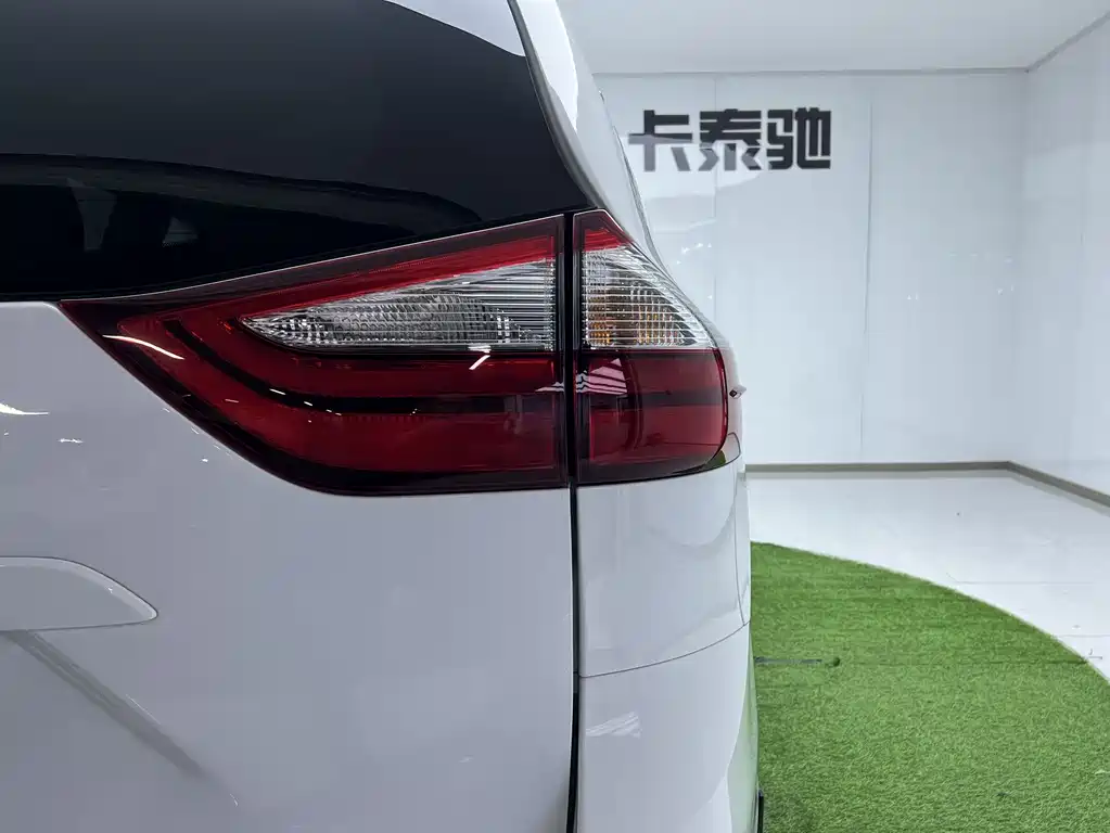 Toyota Sienna 2019 — фото 26
