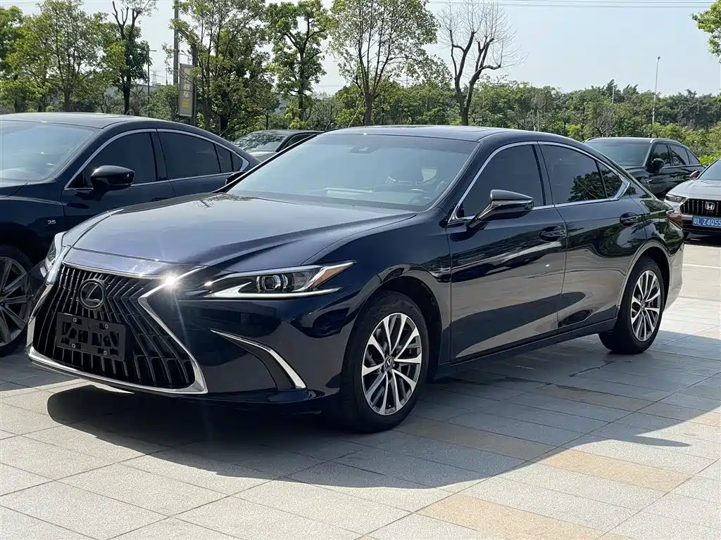 Lexus ES 2024 — фото 1