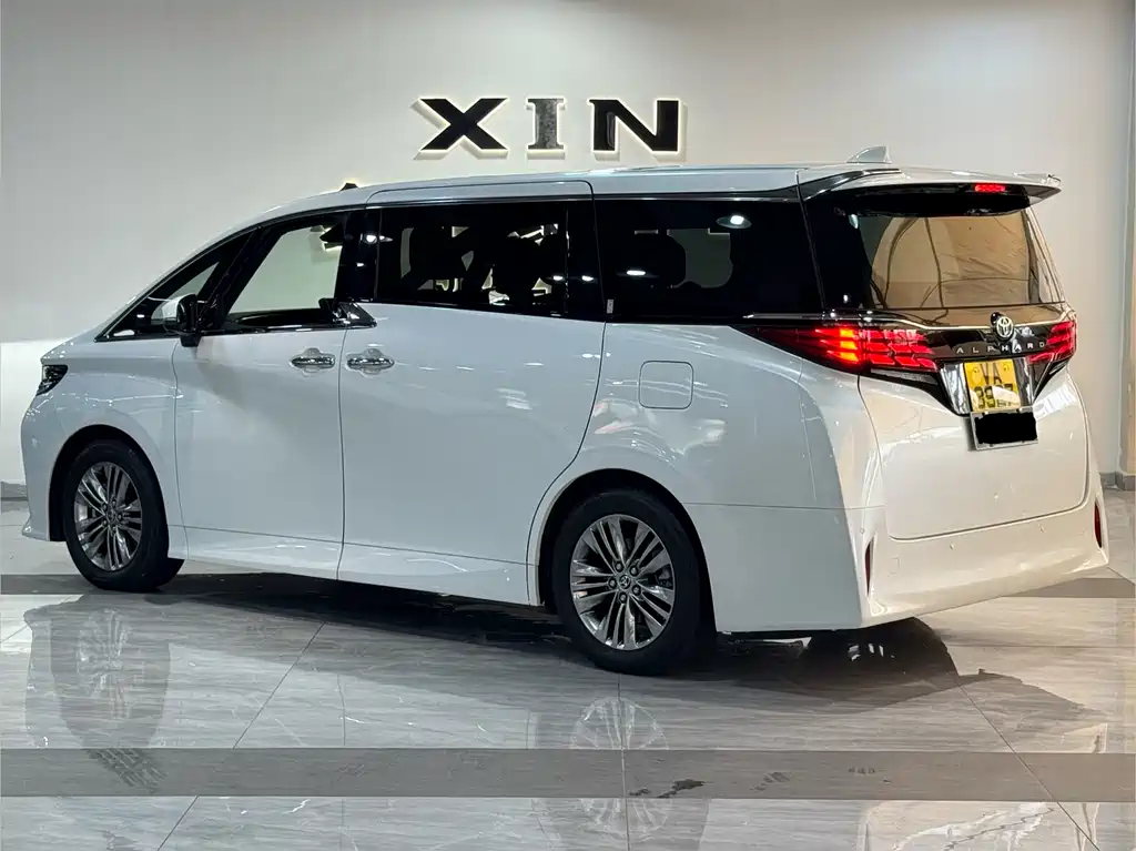 Toyota Alphard 2026 — фото 4