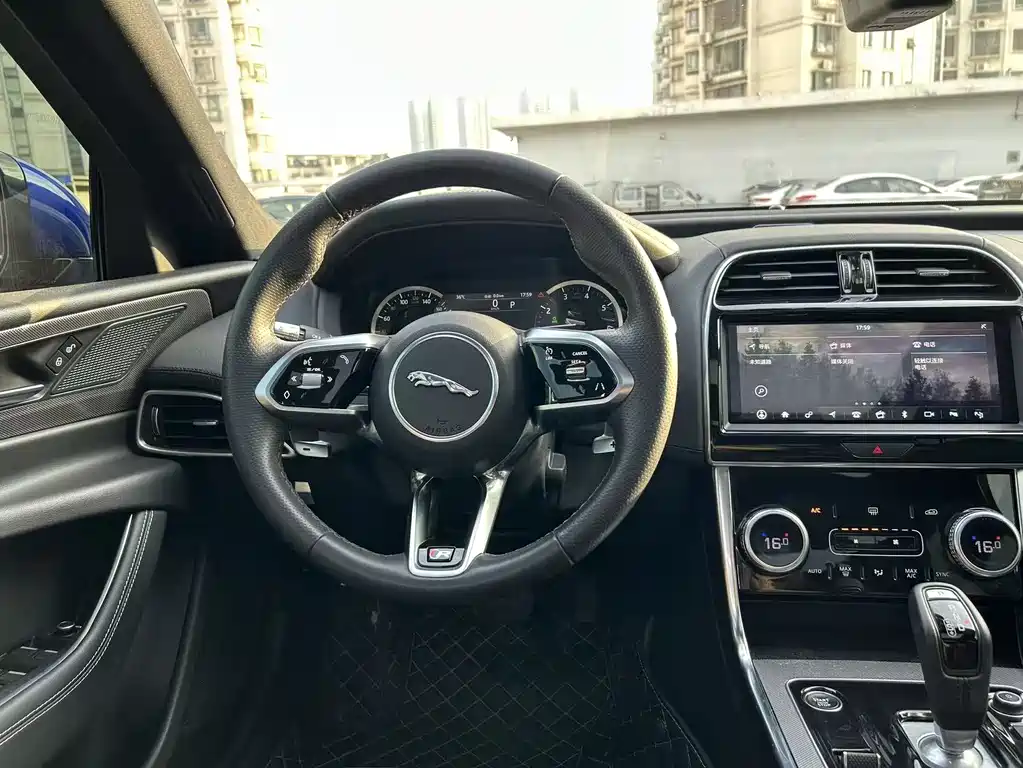 Jaguar XEL 2020 — фото 14