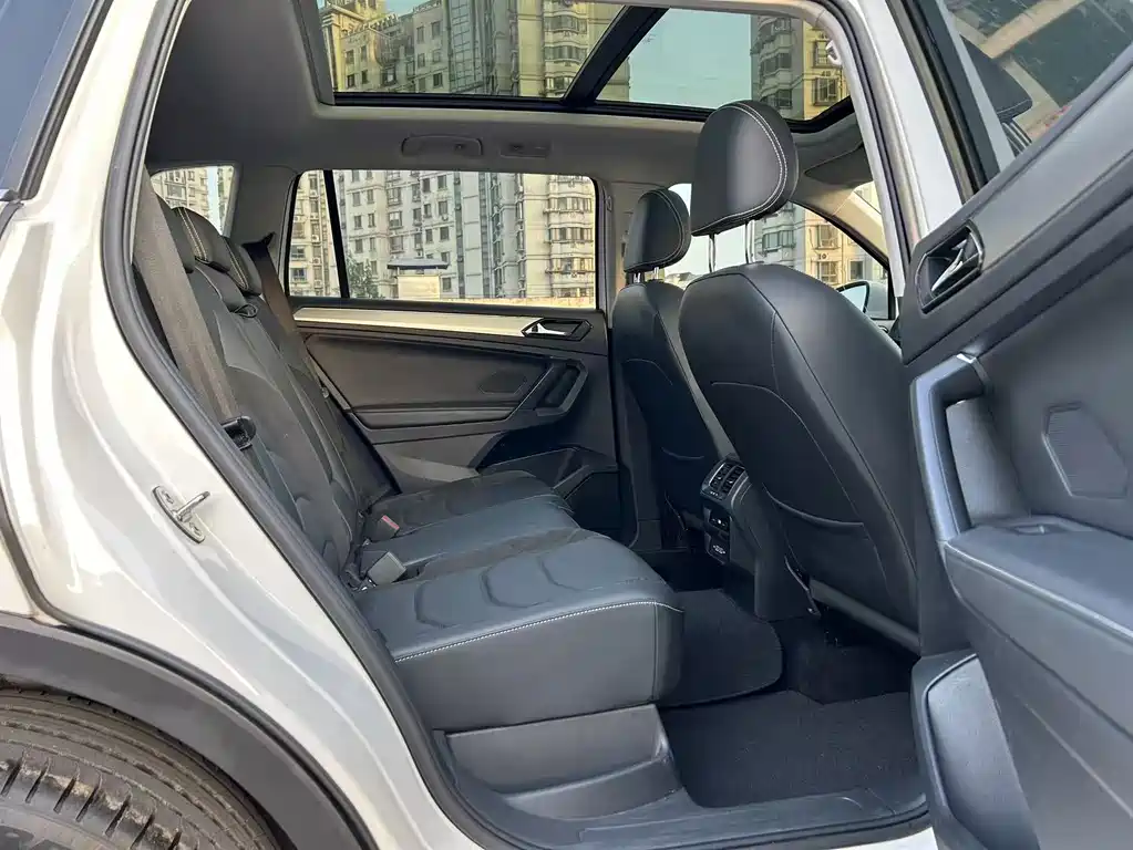 Volkswagen Tiguan L 2021 — фото 17