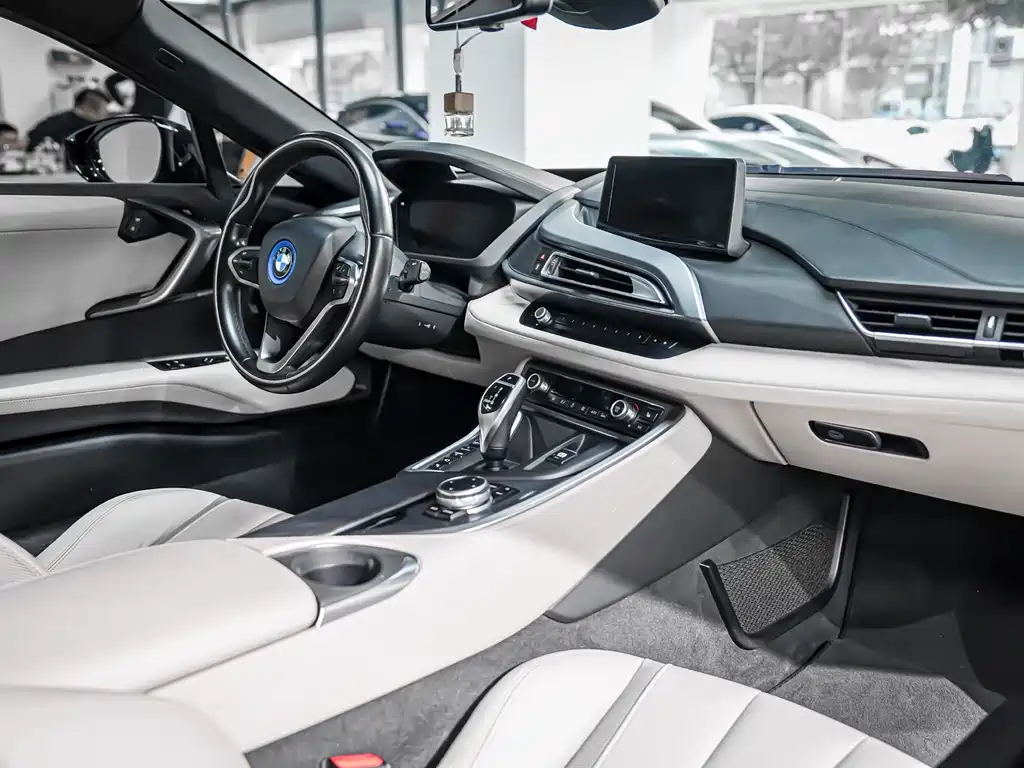 BMW i8 2017 — фото 13