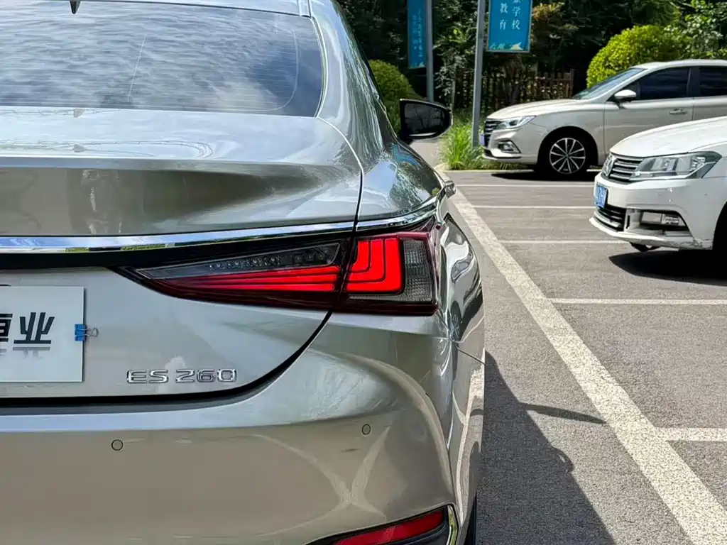 Lexus ES 2023 — фото 18