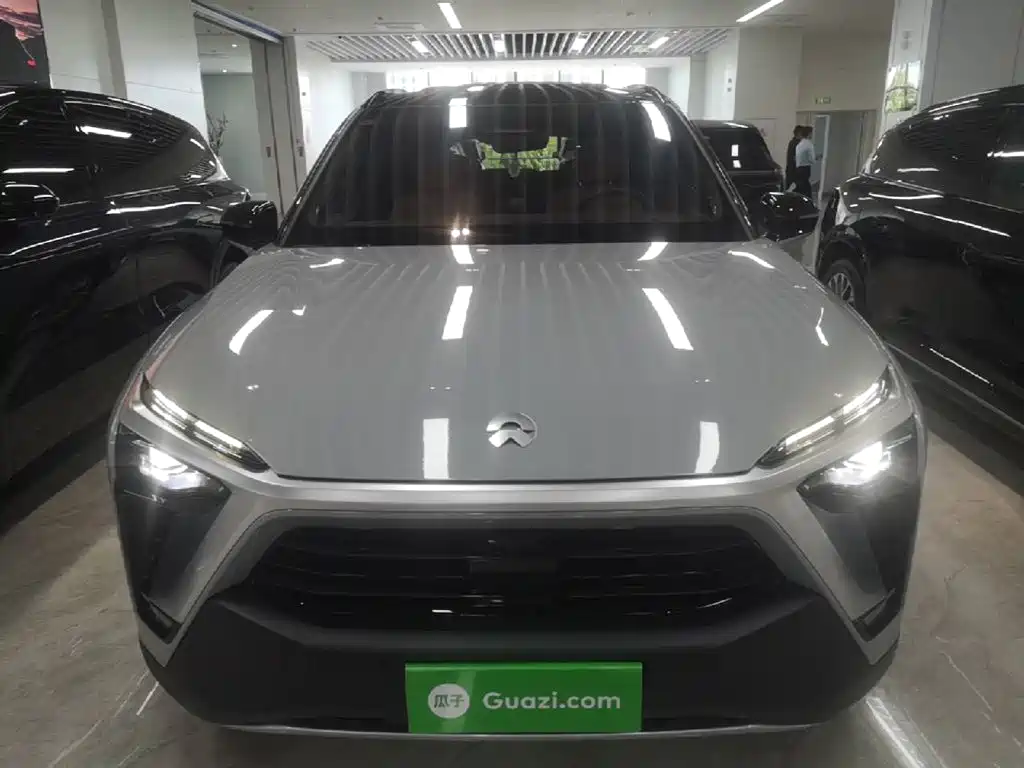 NIO ES8 2021