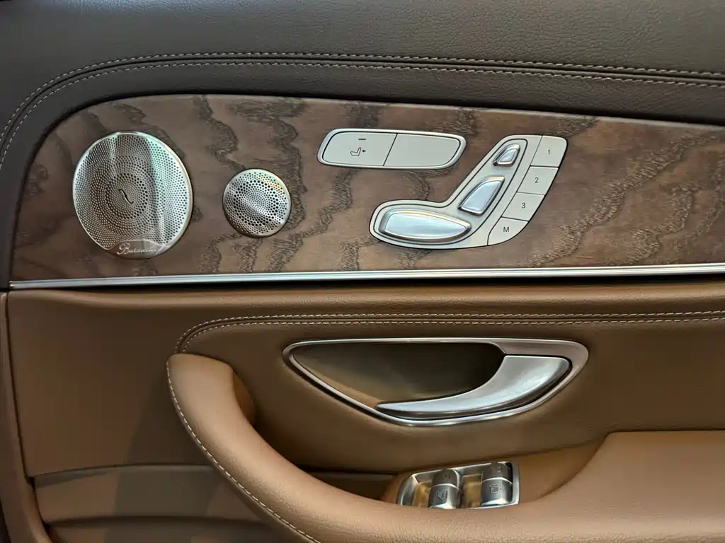 Mercedes-Benz E-Class 2022 — фото 13