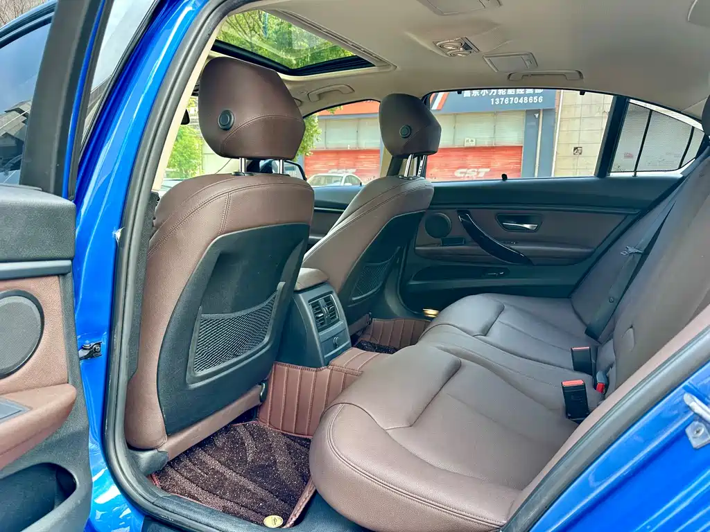 BMW 3 Series 2019 — фото 11