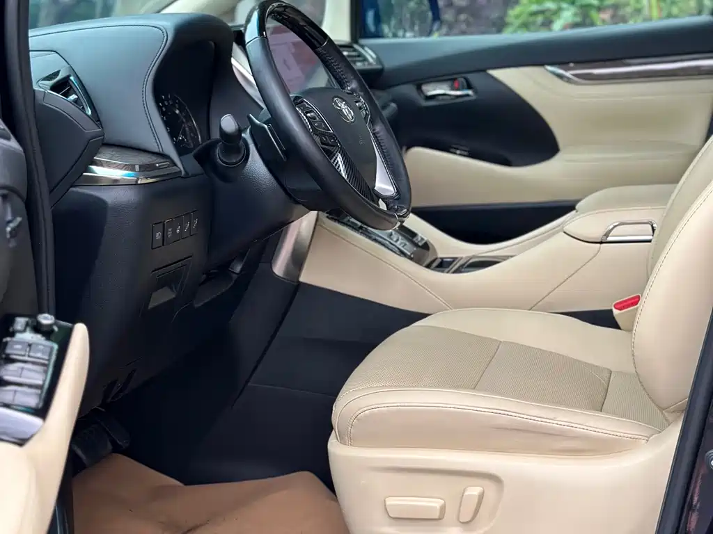Toyota Vellfire 2022 — фото 12