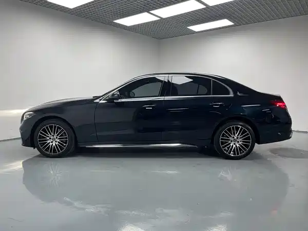 Mercedes-Benz C-Class 2024