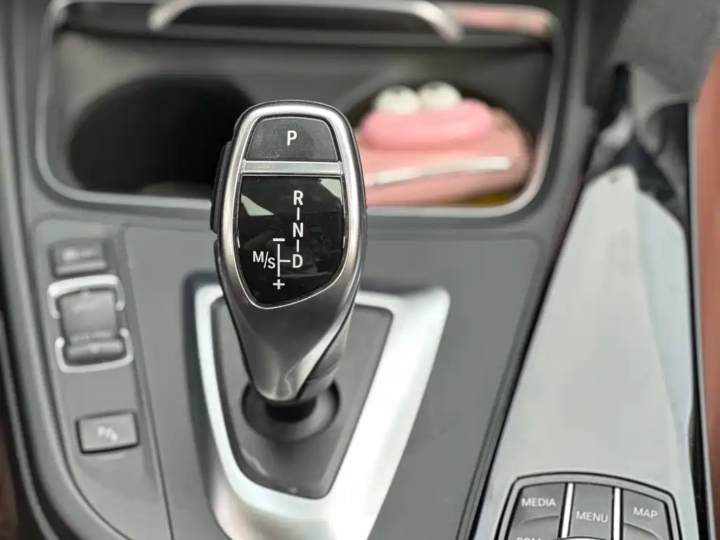BMW 3 Series 2019 — фото 14