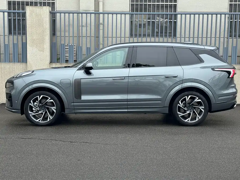 Lynk & Co 09 EM-P 2023 — фото 7