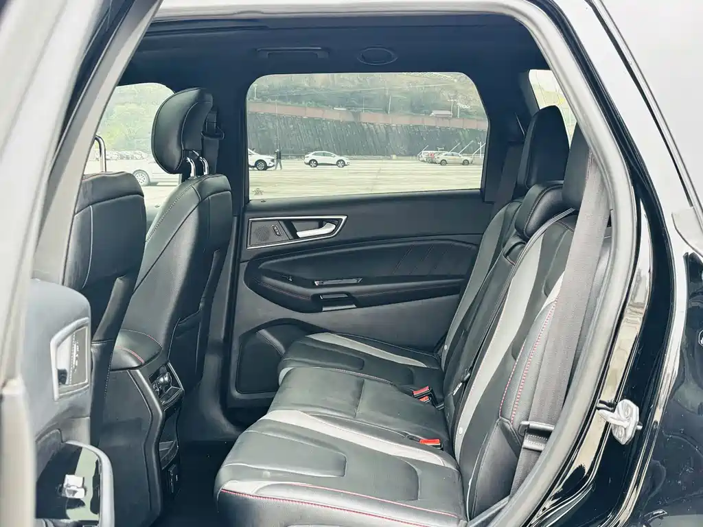Ford Edge 2019 — фото 16