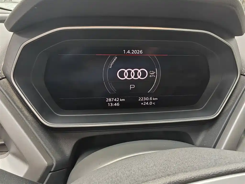 Audi Q4 e-tron 2025 — фото 12