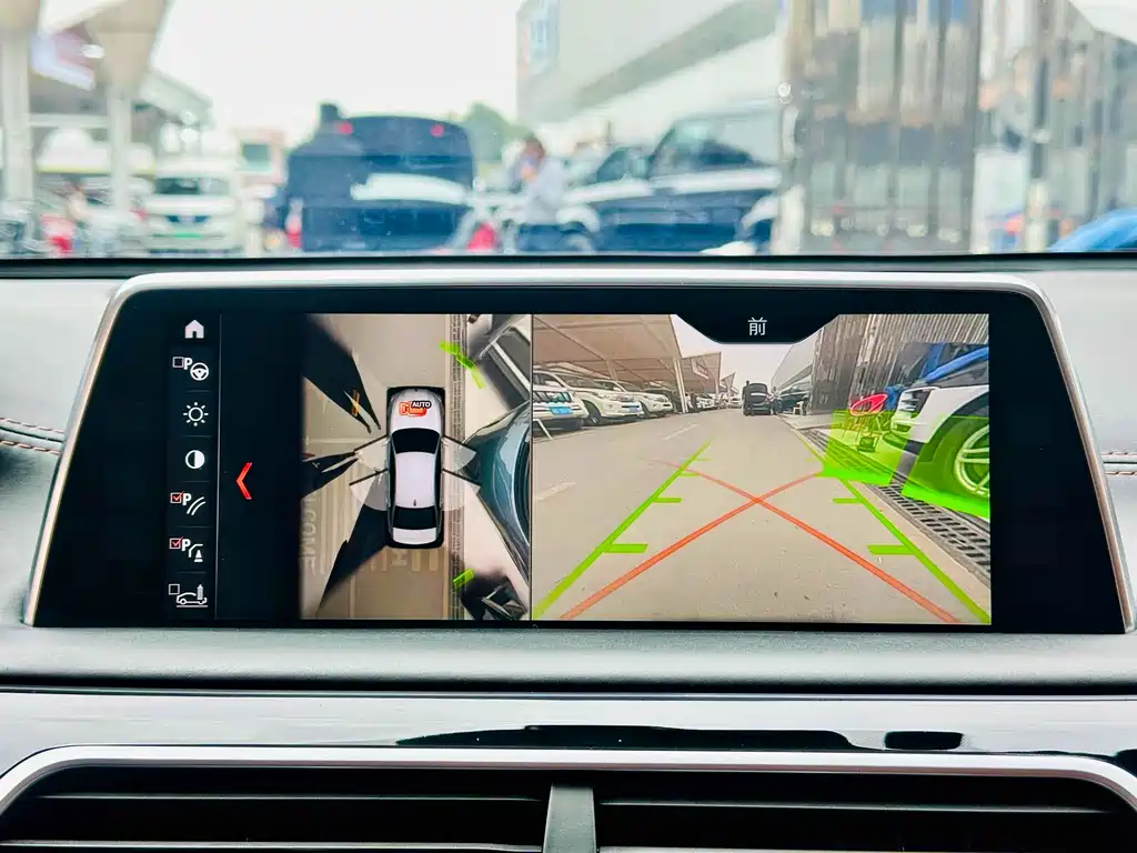 BMW 7 Series 2017 — фото 12
