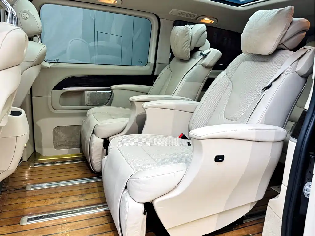 Mercedes-Benz V-Class 2018 — фото 26