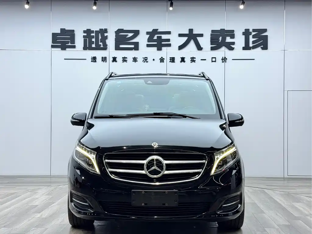 Mercedes-Benz V-Class 2018 — фото 18