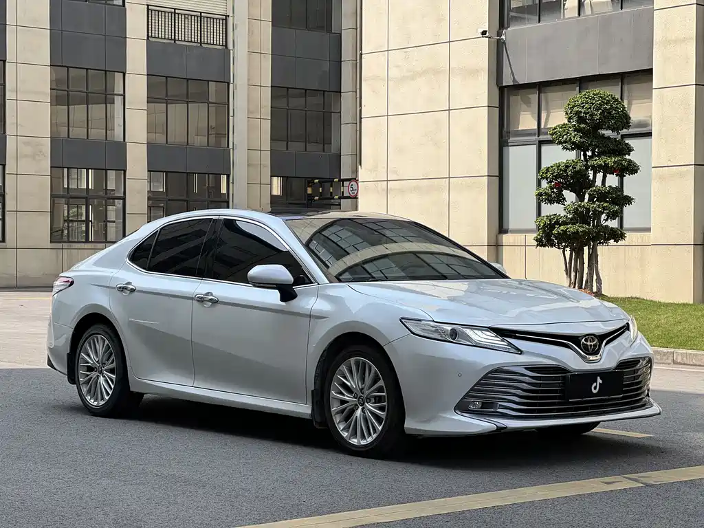 Toyota Camry 2020 — фото 3