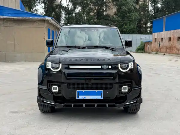 Land Rover Defender 2025