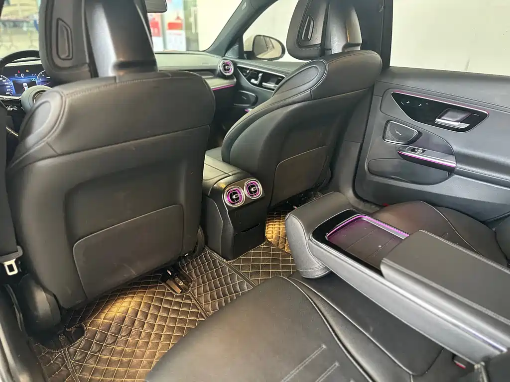 Mercedes-Benz C-Class 2023 — фото 10