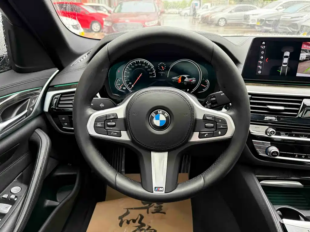 BMW 5 Series 2018 — фото 9
