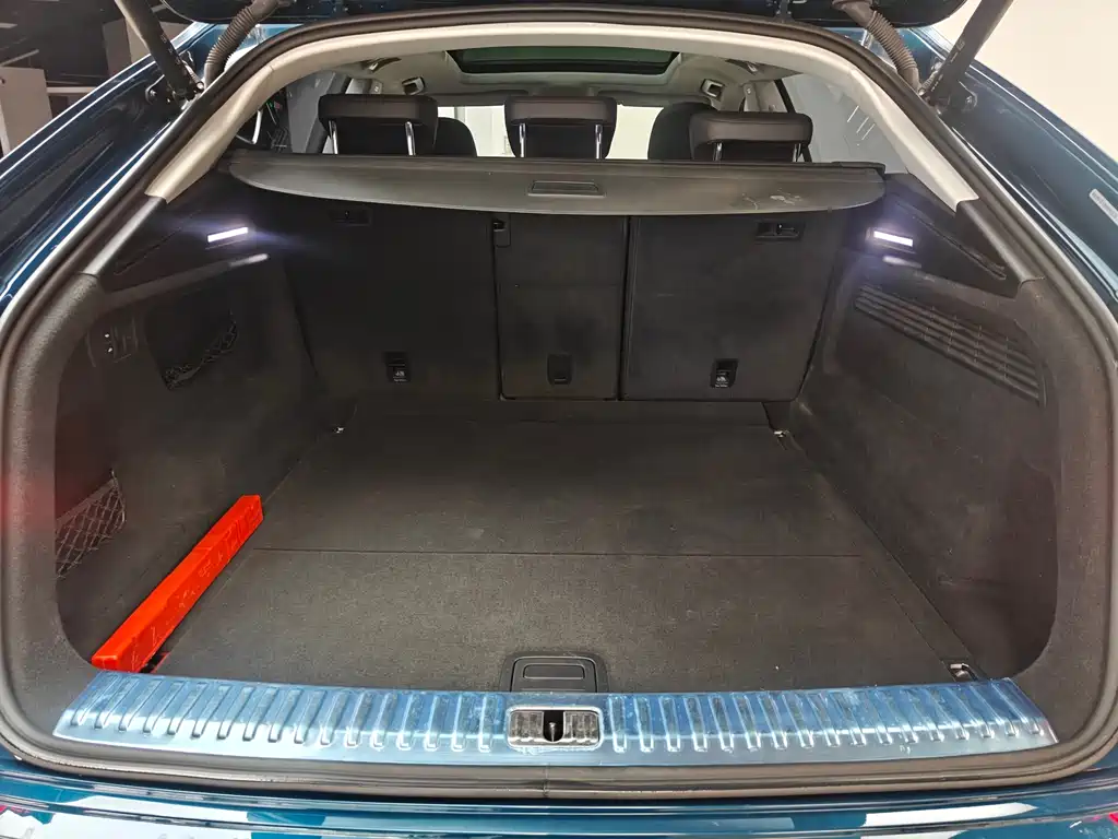 Audi Q8 2021 — фото 16
