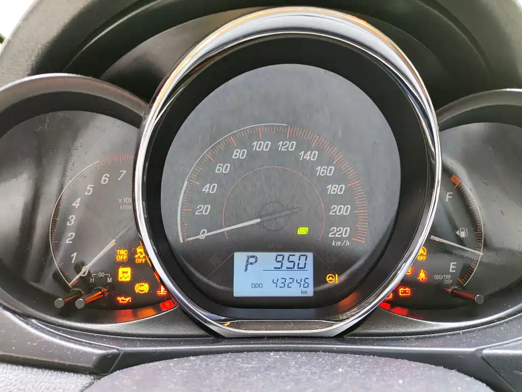 Toyota Yaris L 2021 — фото 10