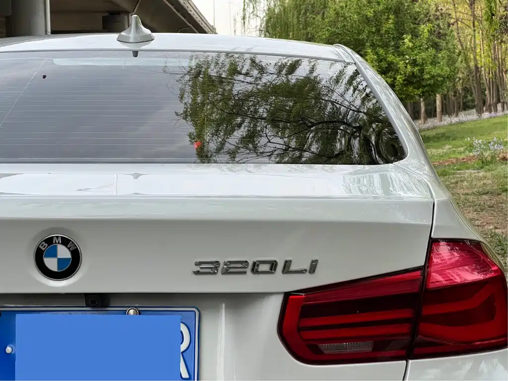 BMW 3 Series 2018 — фото 15