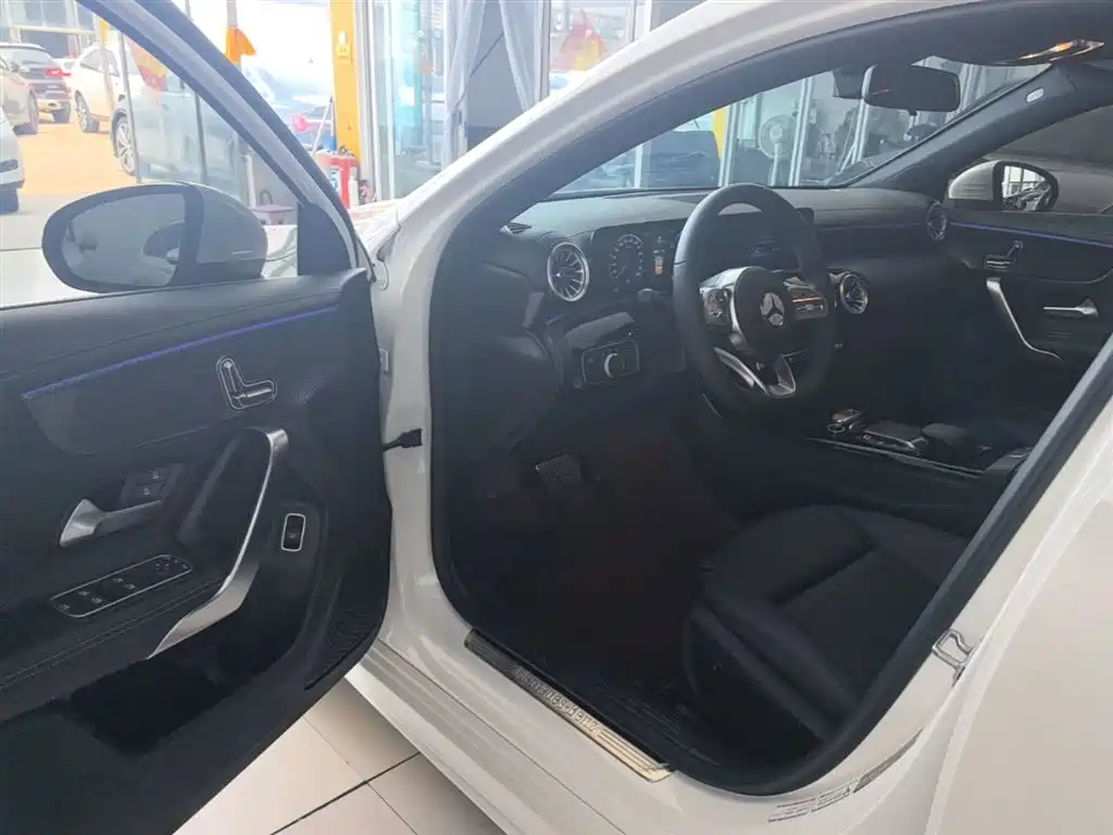 Mercedes-Benz A-Class 2022 — фото 16