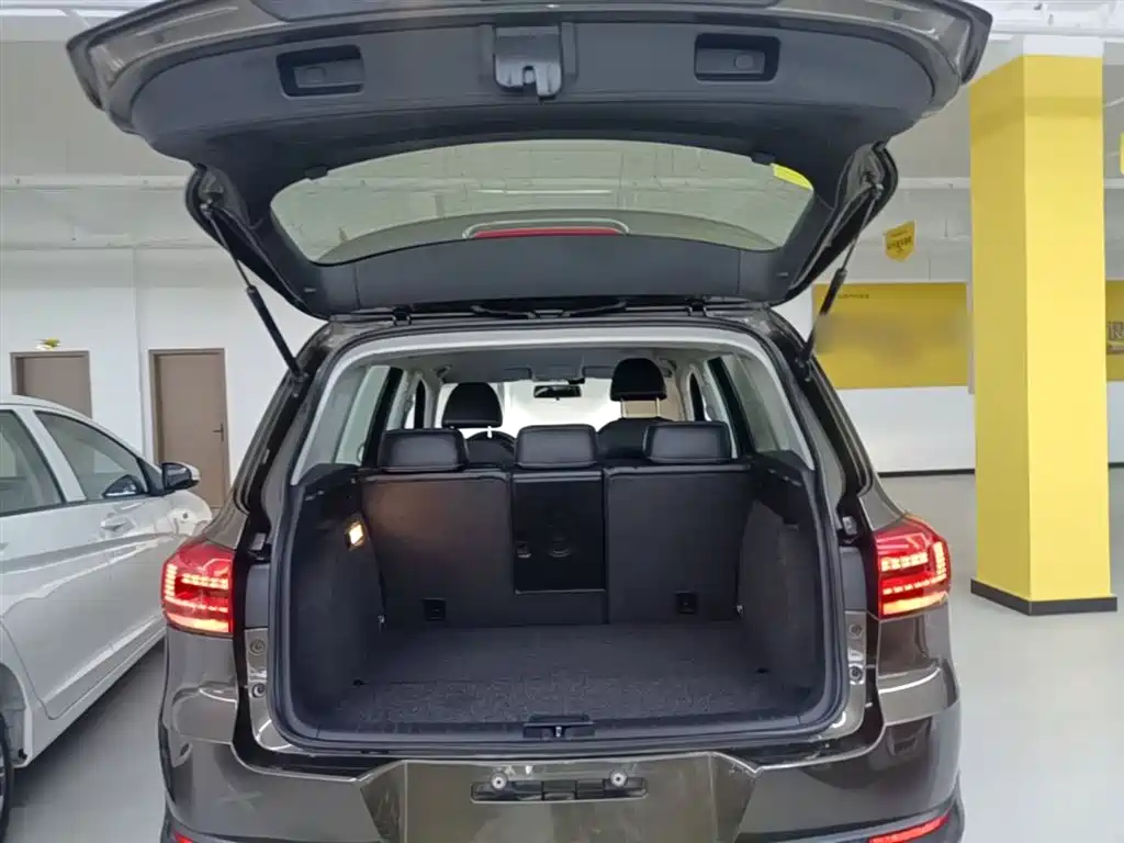 Volkswagen Tiguan 2018 — фото 19