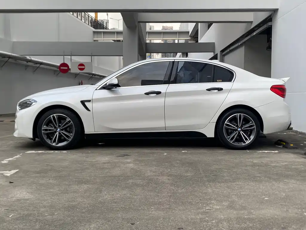 BMW 1 Series 2019 — фото 8