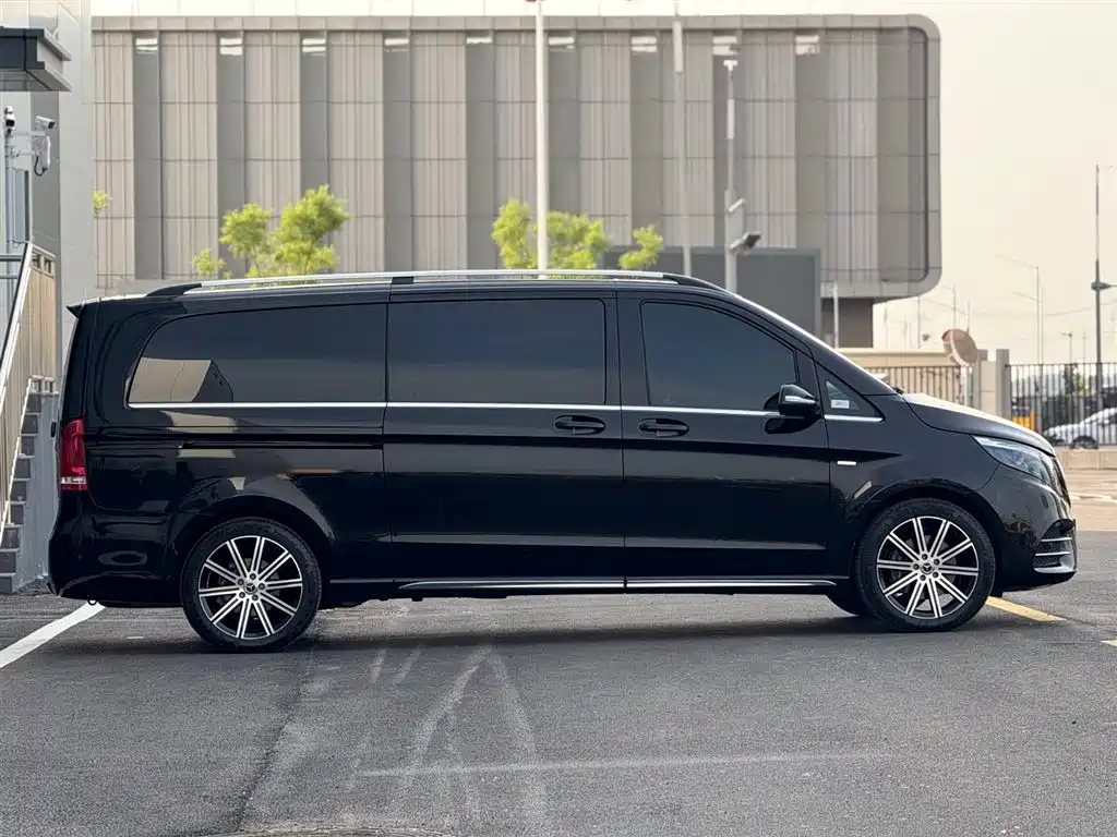 Mercedes-Benz V-Class 2023 — фото 5