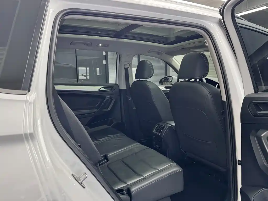 Volkswagen Tiguan L 2020 — фото 17