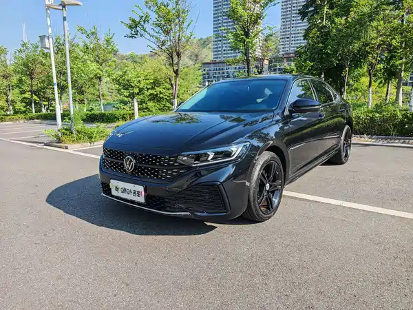 Volkswagen Passat 2022
