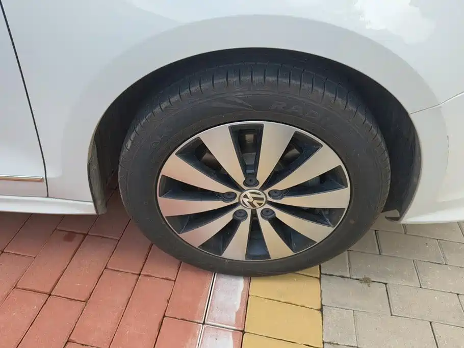 Volkswagen Sagitar 2019