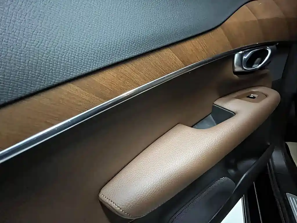 Volvo XC90 2022 — фото 16