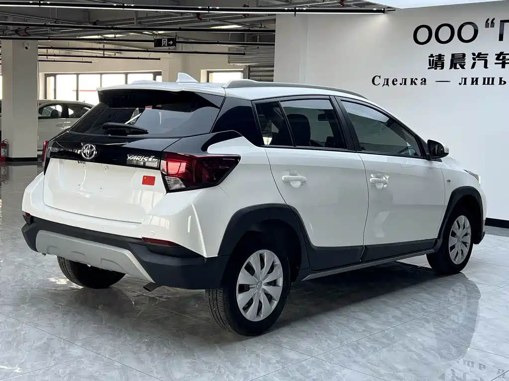 Toyota Yaris L 2022