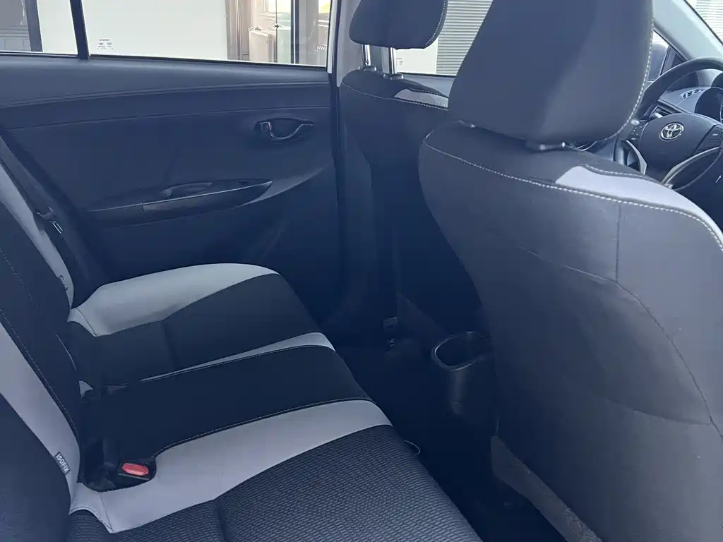 Toyota Yaris L 2022 — фото 11