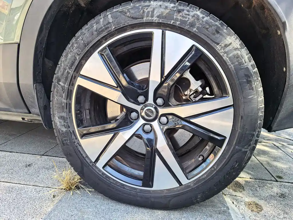 Volvo XC40 New Energy 2021 — фото 16