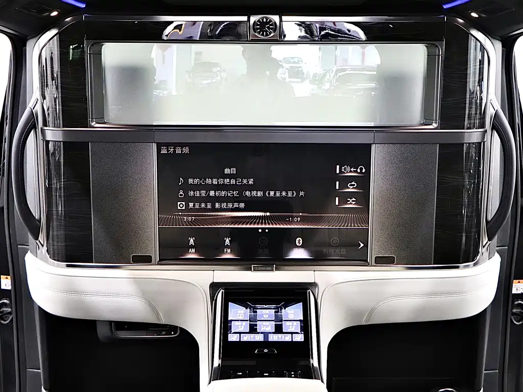 Lexus LM 2022 — фото 18