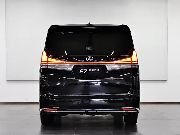 Lexus LM 2020