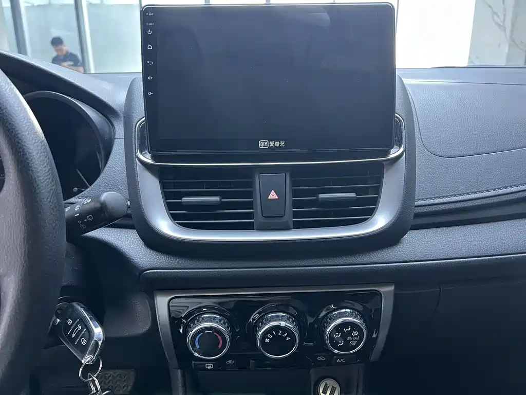 Toyota Yaris L 2022 — фото 13