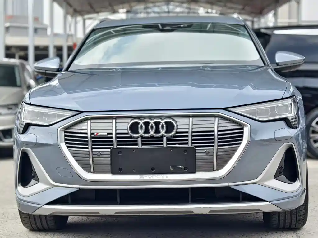 Audi e-tron 2025 — фото 2
